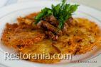 Hot snacks : Potato pancakes with fried meat