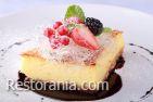 Desserts : Cheesecake with blackberry sauce