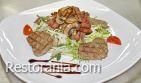 Salads : Mix salad with pork medallions with bacon